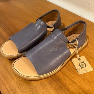 Brand new with tags Born Cove Modern Leather Sandals 9.5